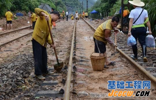 暴雨“考验”下 建筑工程质量露“原形”