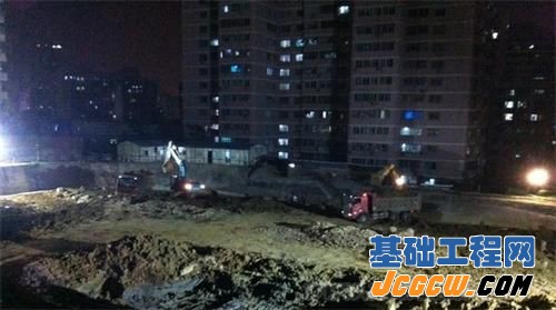 海建花园工地10点多仍在施工