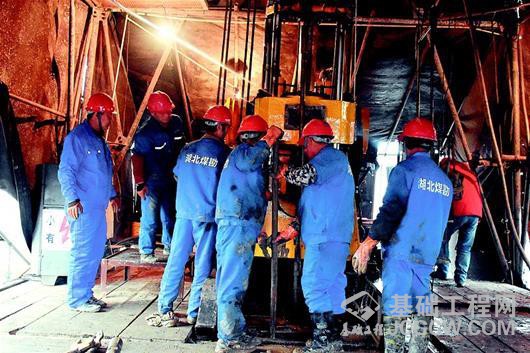 湖北省首个多要素城市地质调查深井开钻