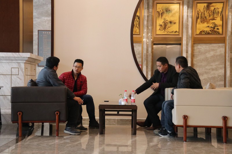 现场洽谈（1）