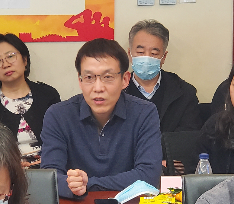 建设机械技术与管理杂志社主编王刚在交流环节讲话 